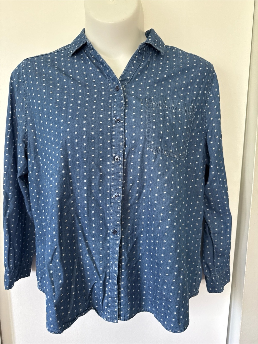 Chico's Light Blue Denim-Look With White Stars Cotton Top Size 3